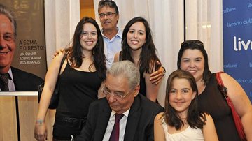 O sociólogo e a família: o herdeiro Paulo, as netas Joana e Helena e a sobrinha Mariana, com sua filha Maria Antonia. - J. Egberto