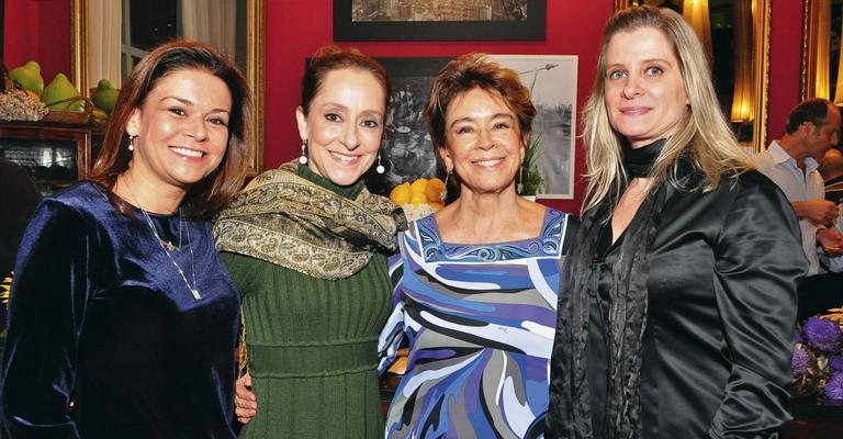 Ana Cecilia Cipolatti, Ana Botafogo e a mãe de Ana Cecilia, Conceição Cipolatti, prestigiam jantar organizado por Vânia Ceccotto, em SP.