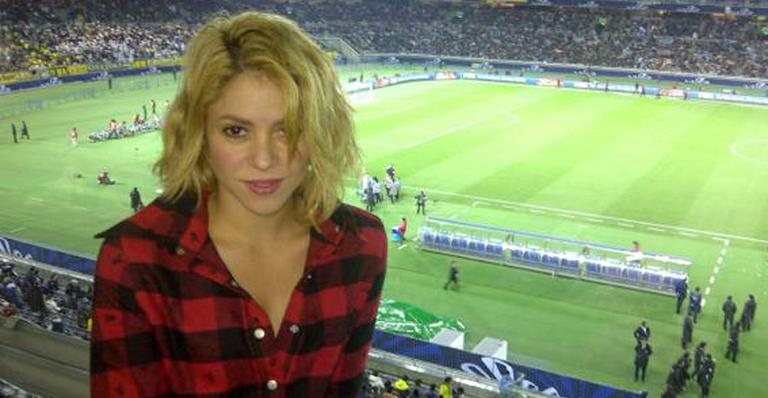 Direto do Japão, Shakira acompanhou a vitória do Barcelona em cima do time paulista Santos neste domingo, 18 - Reprodução Twitter