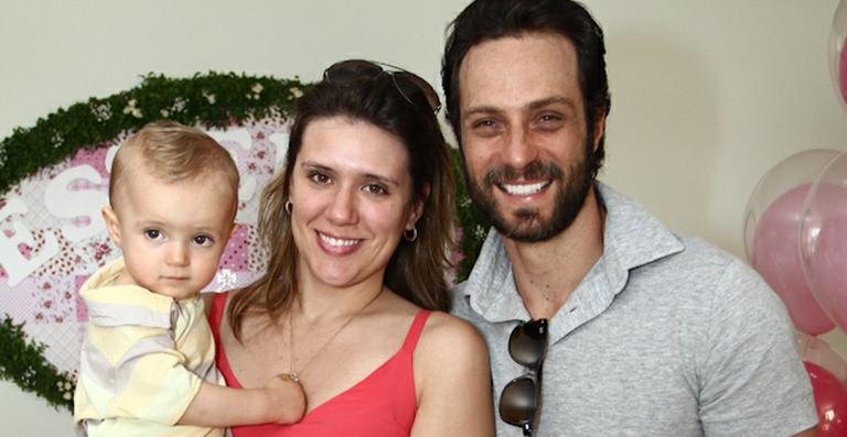 Fernando Pavão e a mulher Maria Elisa Pacheco Pavão com o pequeno Gabriel - Carlos Prates