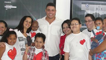 Ronaldo tem encontro com crianças carentes - Divulgação