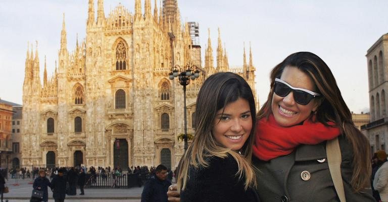 Mãe também de Lucca e Bruna, a apresentadora visita com a filha Thabata o esplêndido Duomo, a catedral de Milão.