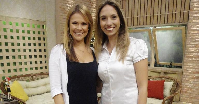 Carol Minhoto conversa com a quiropraxista Lilian Saldanha em seu programa na TV Gazeta, na capital paulista.