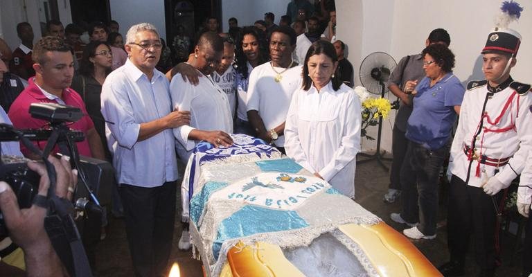 Neguinho da Beija-Flor e Roseana Sarney comparecem ao velório - Jesus Penha