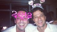 Alexandre Nero e Marcelo Serrado festejam o ano novo - Site Aguinaldo Silva/Reprodução