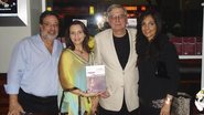 No bar de seu marido, Luis Lacerda, na capital paulista, Marisa Fortes e Eduardo Ferreira Santos lançam livro e recebem a mulher de Eduardo, Cynthia Ebaid, artista plástica que assina a capa da obra.