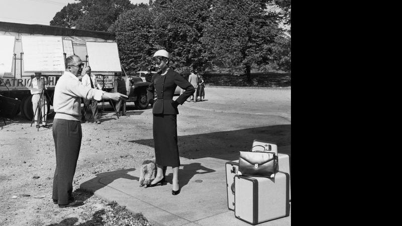 Foi em 1961 que a atriz Audrey Hepburn, no filme Bonequinha de Luxo, eternizou a elegância do pretinho básico. O modelo clássico, curto e simples, surgiu apenas na segunda metade dos anos 1920, criado pela estilista Coco Chanel. Antes disso, a cor preta - Getty Images