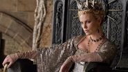 Charlize Theron em sua forma de Rainha Má - Reprodução / Facebook