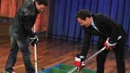 Mark Wahlberg vence Jimmy Fallon em partida de Box Hockey - Getty Images