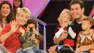 Thiago Lacerda com os filhos no programa da Xuxa - TV Globo/Divulgação