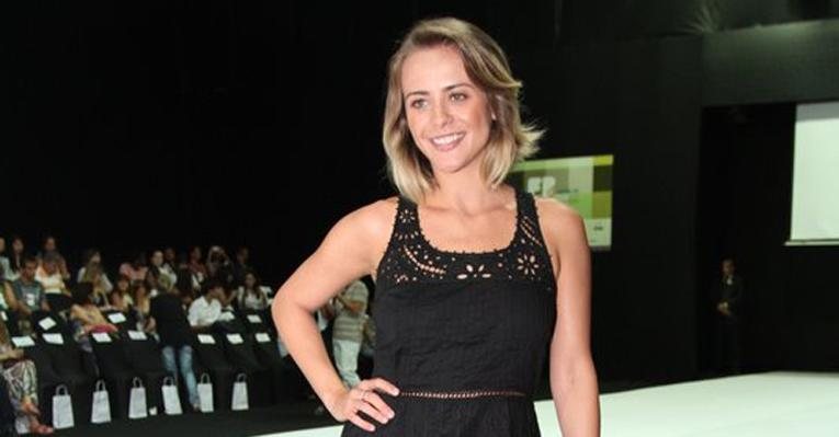 Juliana Silveira confere o 2º dia do Fashion Business - Anderson Borde / AgNews