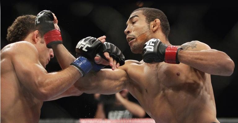 José Aldo nocauteia americano e mantém seu cinturão peso-pena