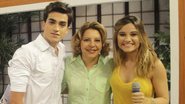 A dupla Brunna e Mateus participa do programa de Nice Passos, ao centro, da Rede Aparecida, em São Paulo.