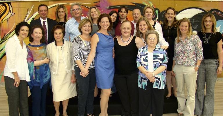 Marcos Grodetsky, Ticiana Terpins Strozenberg, Daniel Pedro Machlup, Denise Zaclis Antão, Mirella Morabia Radomysler, Denis Strum, Gabriel Zitune, Barbara Regina Lerner, Tânia Sztamfater Chocolat e Patrícia Sereno, atrás, e Fanny Michaan Terepins, Anna