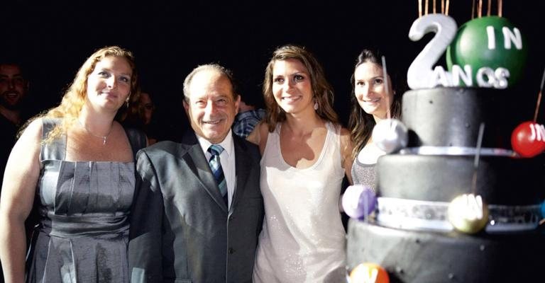 Renata Plapler, Charles Tawill, Monique Bibas e Luciana Brajterman em festa de associação cultural, em SP.