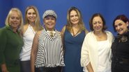 Zenilda Salvato e Liliane Ventura, de azul, recebem Sonya Presta, Loalwa Braz, Albertina Duarte e Isabel Vasconcellos na rádio Trianon.