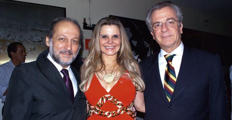 Ricardo Nader felicita a mulher, Sandrinha Sargentelli, e Andrea Matarazzo, ambos homenageados pelo Cicesp, Centro de Integração Cultural e Empresarial de São Paulo.