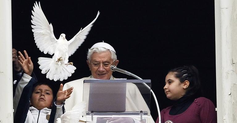 Líder católico ‘liberta’ pombas em celebração - Reuters/Alessandro Bianchi