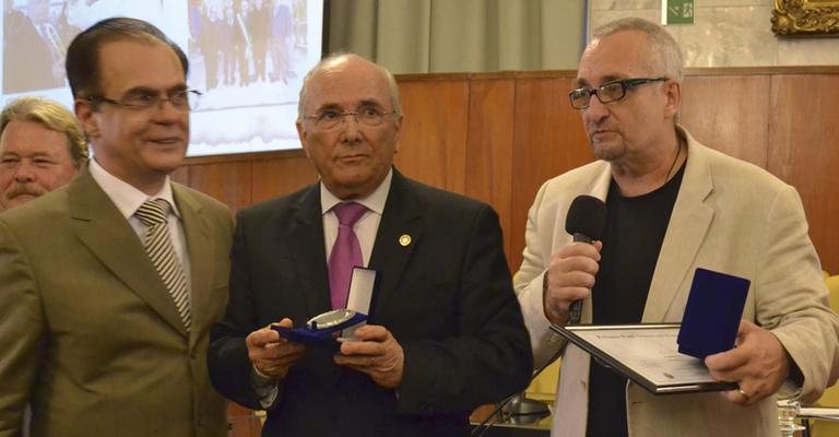 Malcolm Forest, Gaetano Brancati Luigi e Paulo Saldiva na entrega do VIII Prêmio Paul Donovan Kigar, na capital paulista.