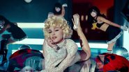 Madonna no clipe 'Give Me All Your Luvin' - Reprodução