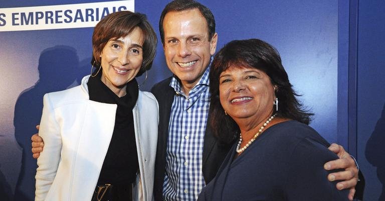 As empresárias Viviane Senna e Luiza Helena Trajano são recebidas por João Doria Jr. no evento do Lide, em Barueri, região metropolitana de São Paulo.