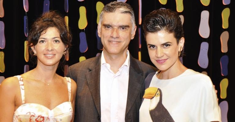 Kalina Bourgeois, João Braga e Mariana Aydar em inauguração de exposição no Masp, em São Paulo.