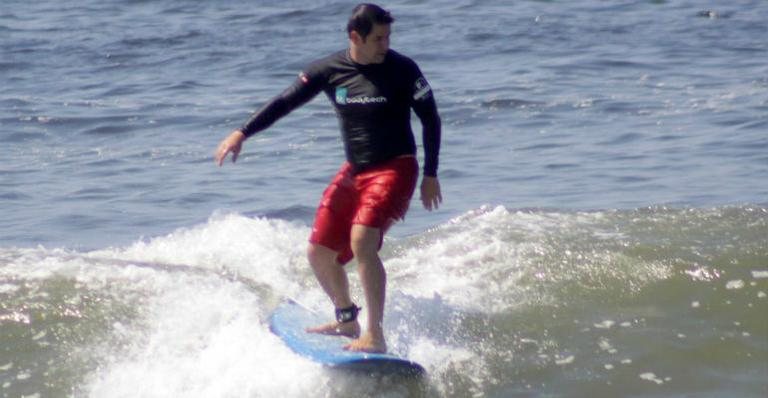 Murilo Benício faz aula de surfe no Rio de Janeiro - Carlos Osmar/ Photo Rio News