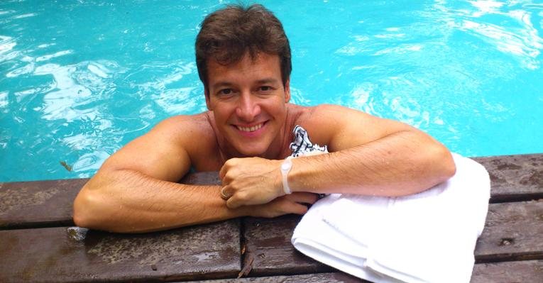 Rodrigo Faro se refresca na piscina da Ilha de CARAS - Paola Donner