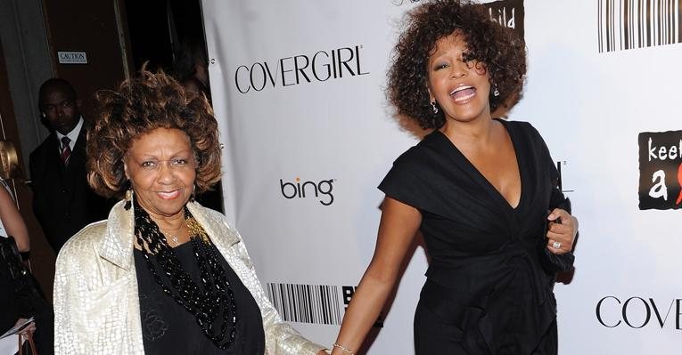 Whitney Houston com sua mãe Cissy Houston - Getty Images