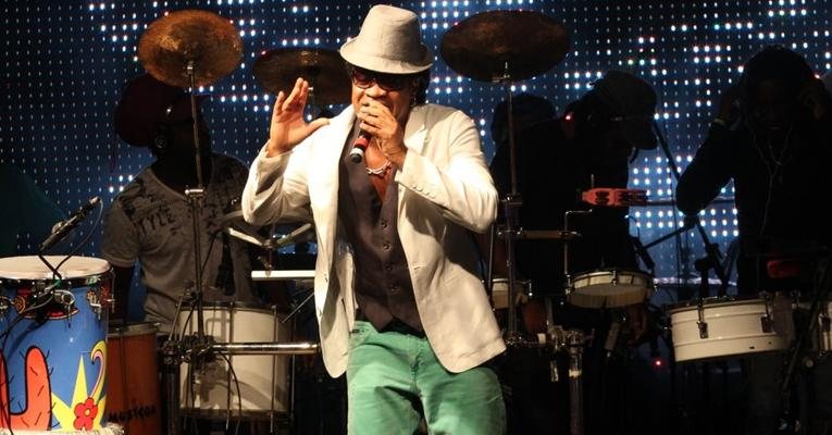 Carlinhos Brown se apresenta em Salvador - Wallace Barbosa e Adilson Lucas/AgNews