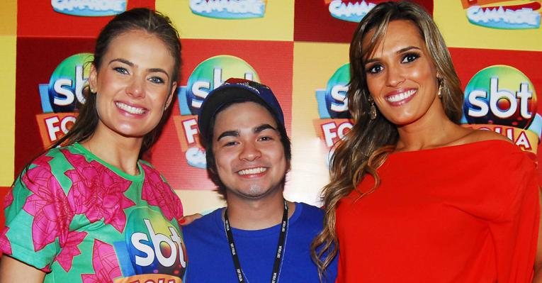 Thaís Pacholek, Yudi e Karyn Bravo no camarote do SBT em Salvador - Celso Akin/AgNews