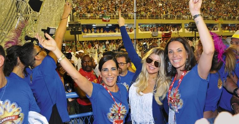 Cercada pelas atrizes brasileiras, a estrela pop conta na frisa do espaço vip na Sapucaí... - Cadu Piloto, Ivan Faria, Leandro Pimentel e Renato Velasco