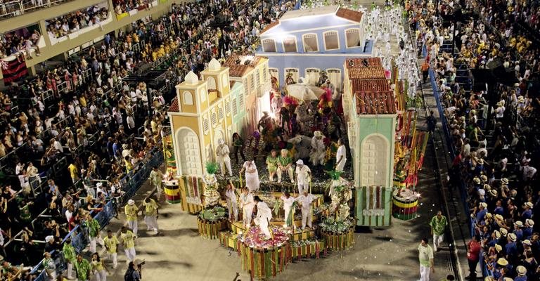 A alegoria retrata o Pelourinho e exibe figuras de Jorge Amado e Zélia Gattai. - nilton ricardo / samuel chaves