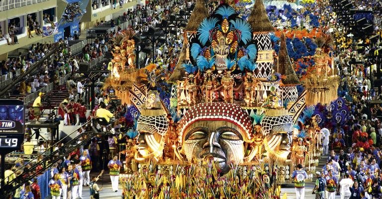 O carro No Reino da ainha Njinga é um dos destaques do desfile.