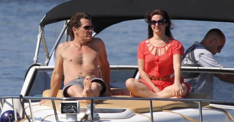 Josh Brolin e amiga passeiam de barco no Rio de Janeiro - André Freitas / AgNews