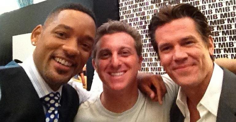 Luciano Huck com Will Smith e Josh Brolin - Reprodução Twitter