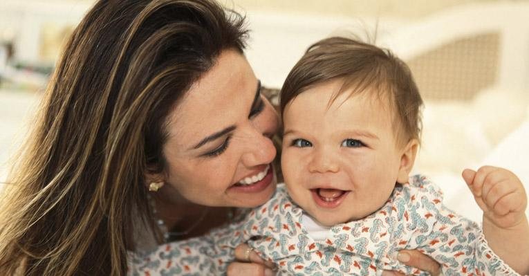 Luciana Gimenez com Lorenzo Gabriel, aos 10 meses