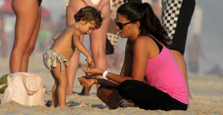 Daniella Sarahyba e a pequena Gabriela - André Freitas / AgNews