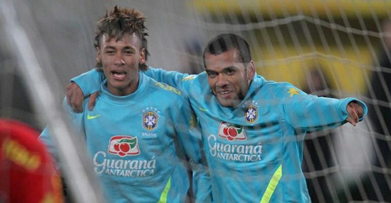 Neymar e Daniel Alves - CBF