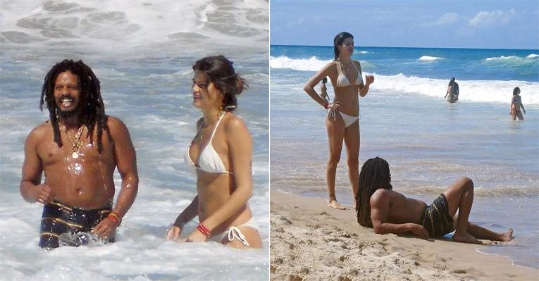 Em Salvador, Rohan Marley, empresário e filho de Bob Marley, e a modelo Isabeli Fontana passam dia na praia. Relax após o carnaval.