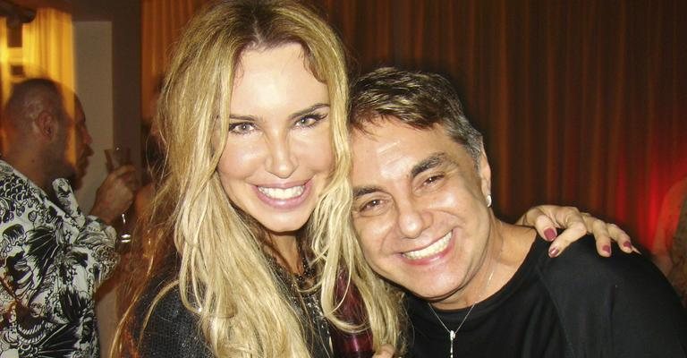 Tatjana Ceratti oferece festa em sua casa em honra ao estilista Lino Villaventura, SP.