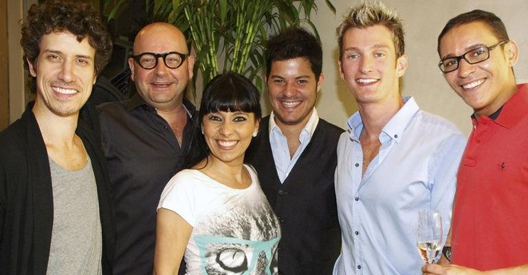 Theodoro Cochrane, Francisco e Deborah Ventura e Victor Collor de Mello na abertura do salão de Fábio Mingoti e Patrício Lima, SP.