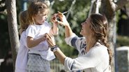 Anja Louise e a mamãe Alessandra Ambrosio - GrosbyGroup