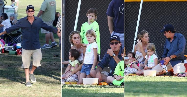 Ex-casados, Charlie Sheen e Denise Richards se divertem em jogo de futebol da filha - The Grosby Group