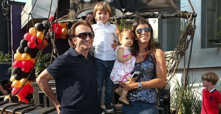 Emerson Fittipaldi com a mulher, Rossana, e os filhos Emo e Vittoria - Manuela Scarpa/PhotoRioNews