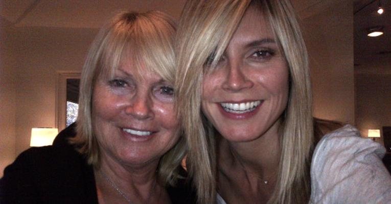 Heidi Klum e sua mãe exibem novos cortes de cabelo - Reprodução/ Twitter