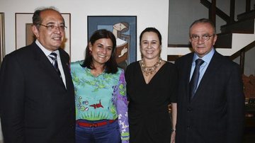 Gilmar Mendes, ministro do STF, e a mulher, Guiomar, festejam os 64 anos do marido de Magda Asfor Rocha, Cesar Asfor Rocha, também ministro do STF, na capital federal.