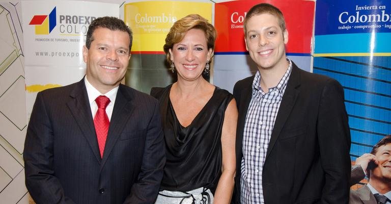 Carlos Rodríguez, Viviânne Martins e Fábio Porchat em feira paulistana.