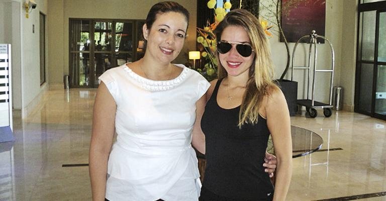 Natalie Diorio, do hotel Tryp Iguatemi, recebe Monique Alfradique, em São Paulo.