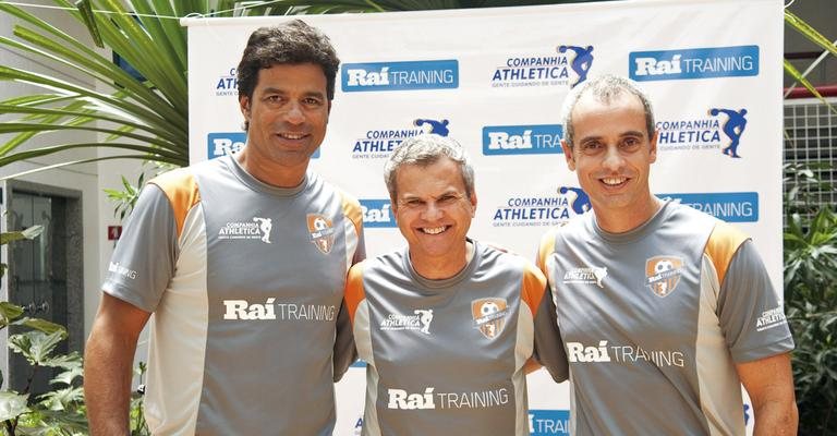 Raí lança aula de ginástica com Carlinhos Neves, preparador físico, e Marcos Nisti, empresário em SP.